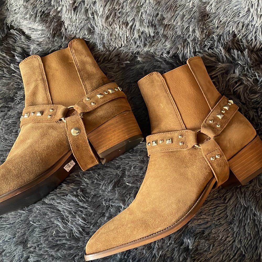 Studded Suede Boots 🥾 - Picture 5 of 9